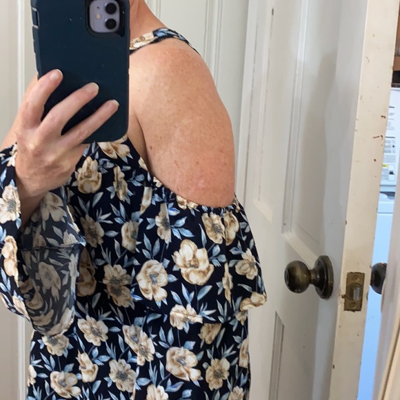 Cold Shoulder Ruffle Blouse - Picture 3 of 10